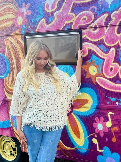 Heklet topp med frynser - beige