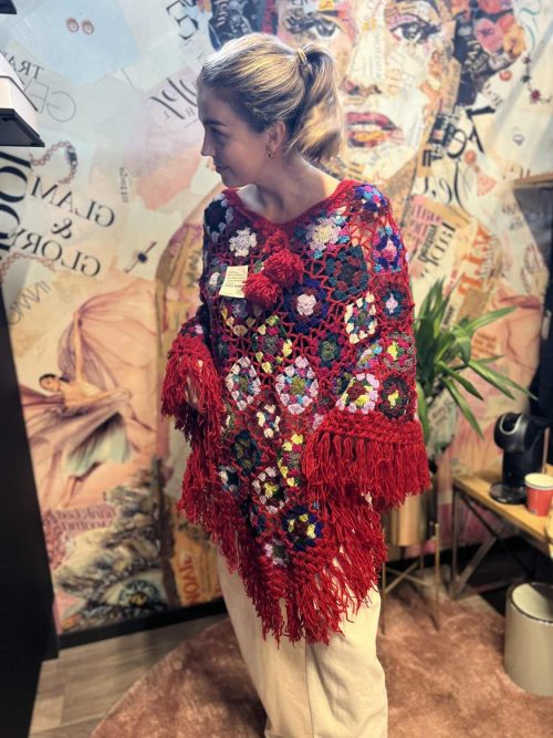 Heklet poncho - rød multi - Bilde 3