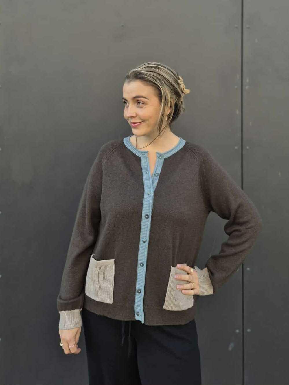Mansted cardigan - mørk brun