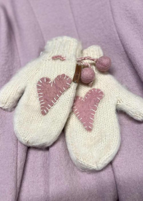 Lovely Planet ullvotter med hjerte - creme med rosa