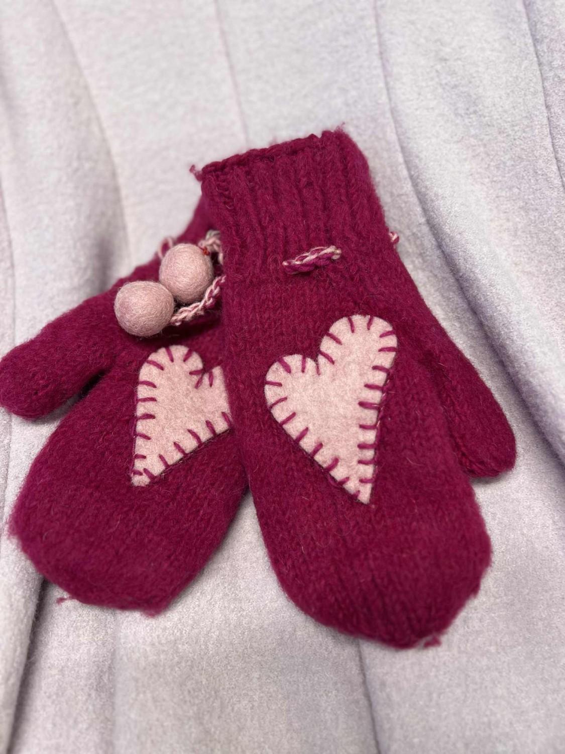 Lovely Planet ullvotter med hjerte - cerise med rosa